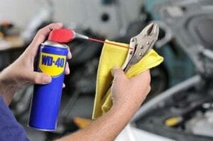 WD-40-gereedschap-onderhoud-mol-grepen-Entretien-bloquantes