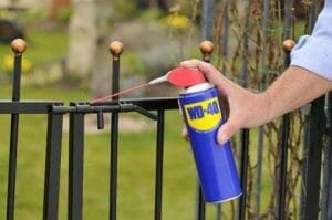 Lubrification d'un portillon de jardin